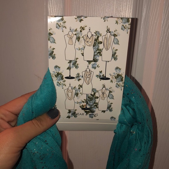 Turquoise splatter painted scarf - Picture 5 of 5